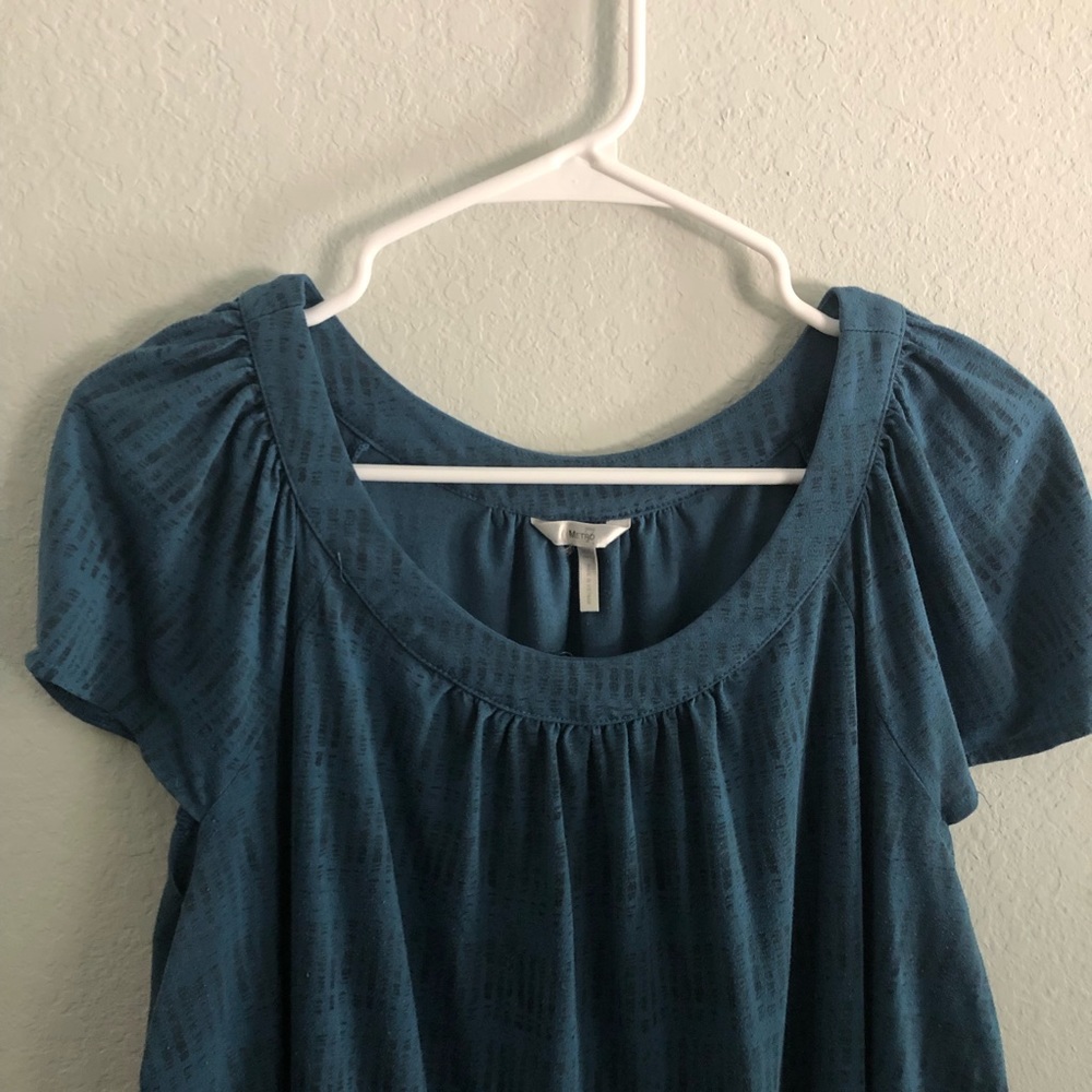 Casual and light t-shirt with open crew neck - Picture 3 of 4